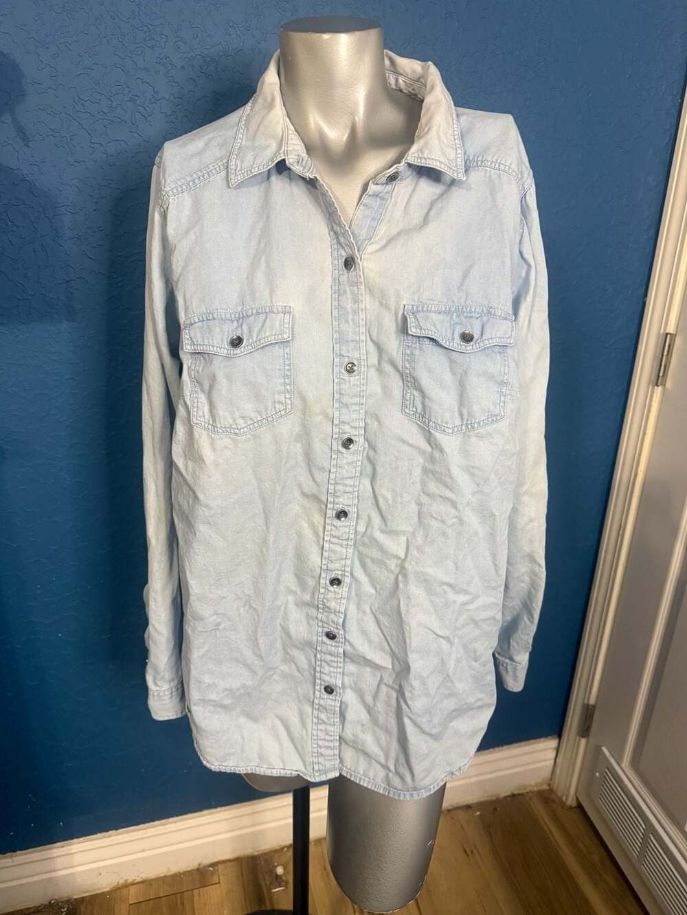 Torrid Size 0 Light Wash Chambray Denim Shirt Button Down Cotton Tunic Top